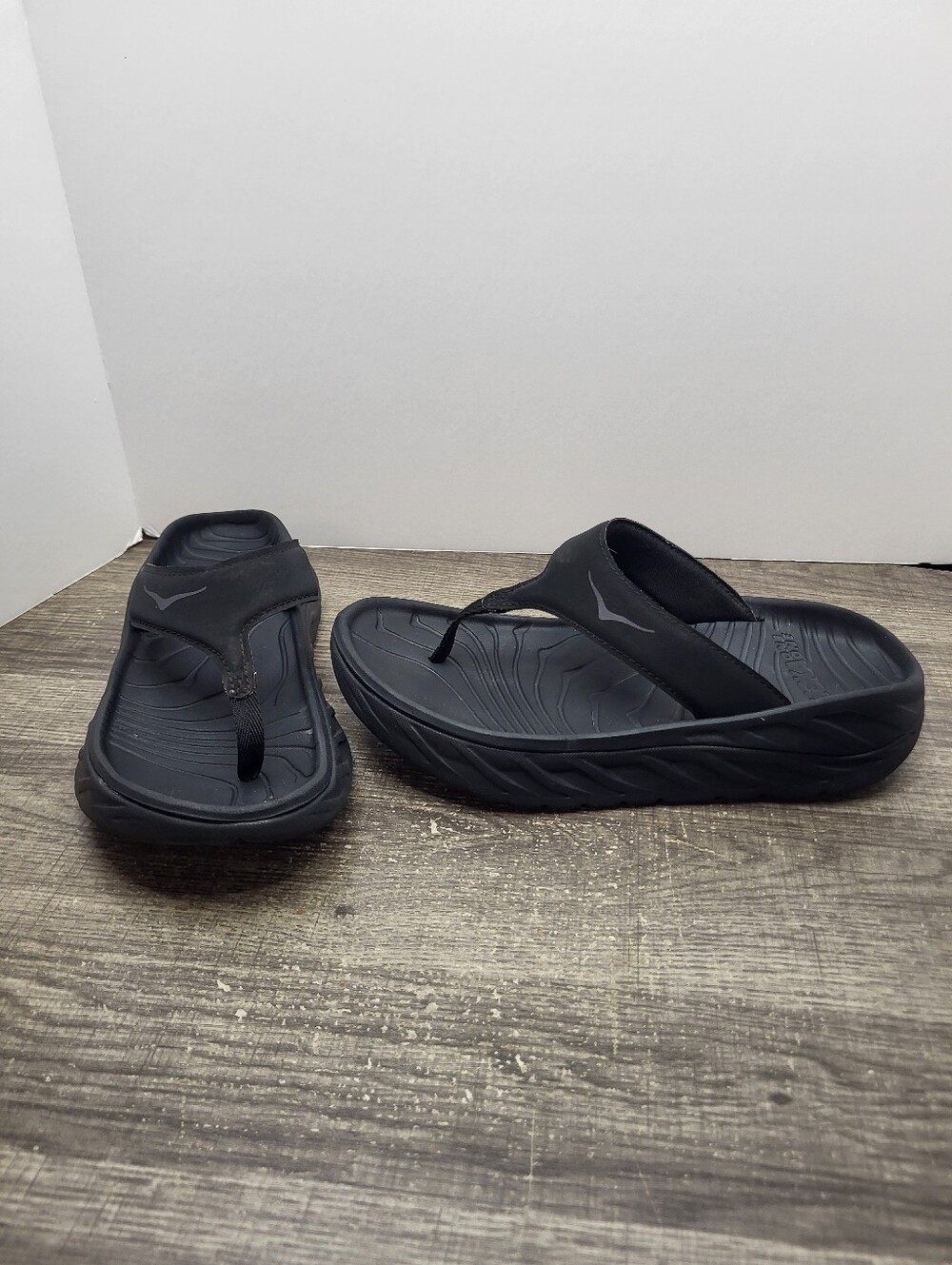 Hoka One Ora Recovery Women’s Size 8 Black Thong Flip Flop Sandals Summer Beach